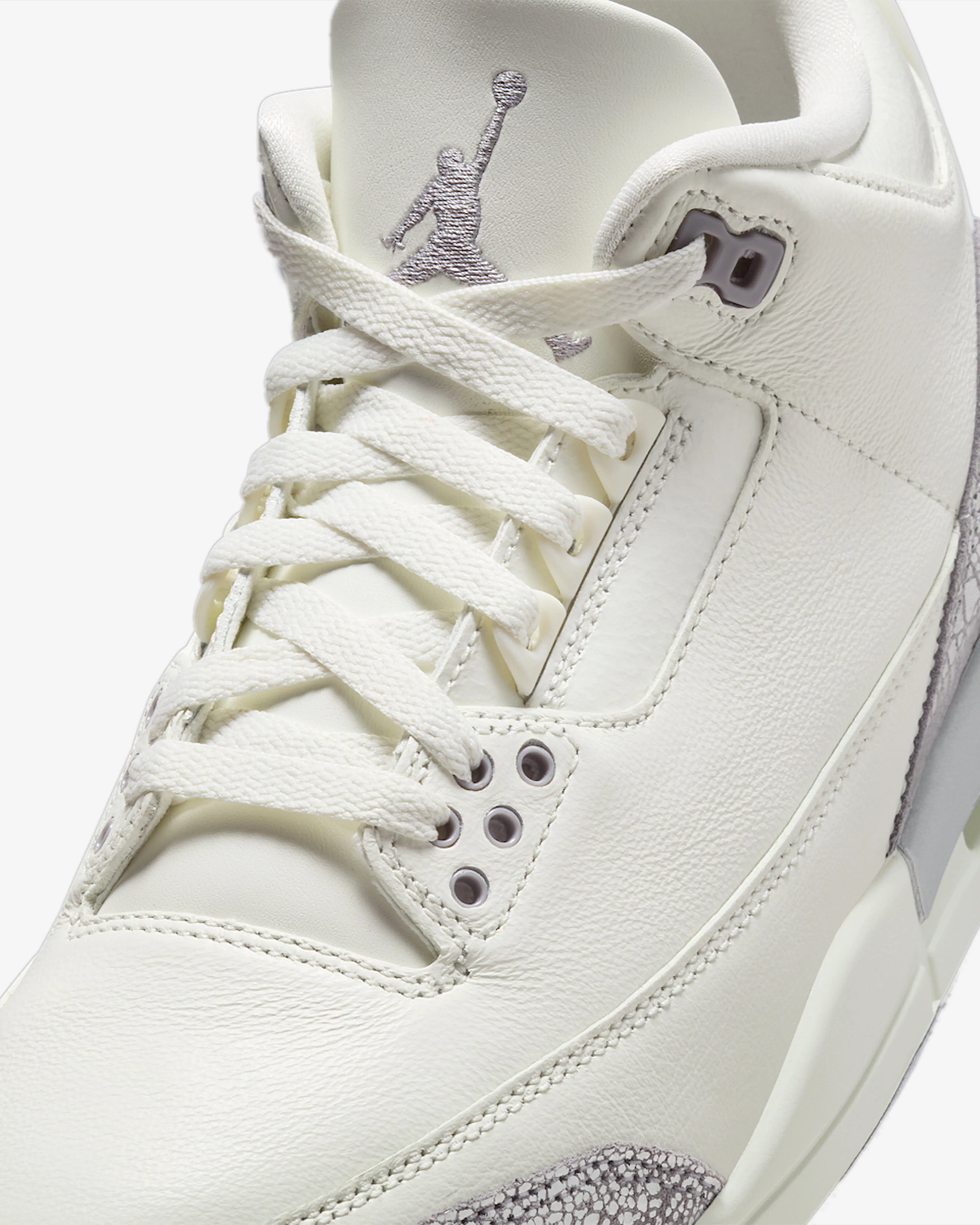 Nike - Air Jordan 3 Retro Sneakers - (Cement Grey/Silver)
