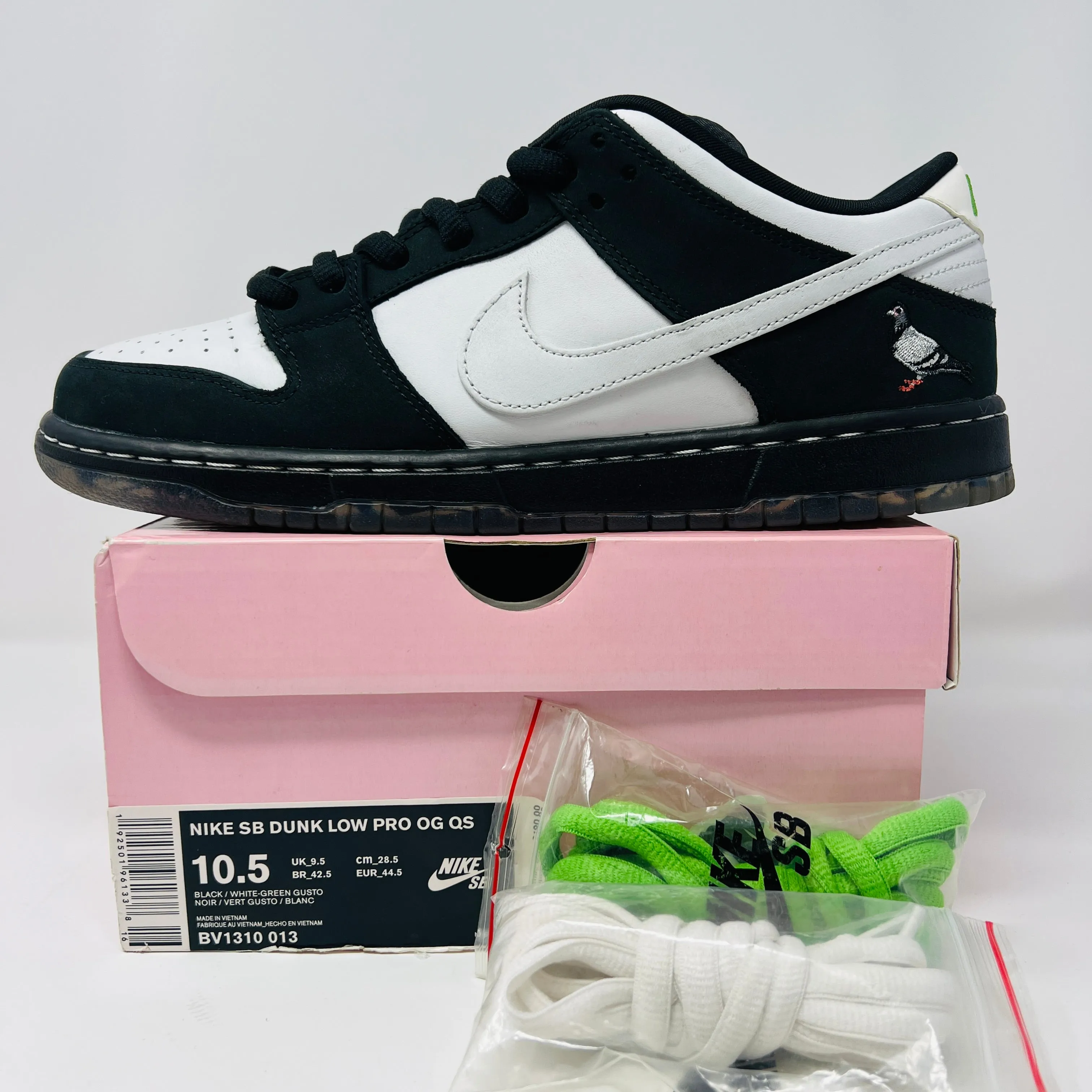 Nike SB Dunk Low Staple Panda Pigeon