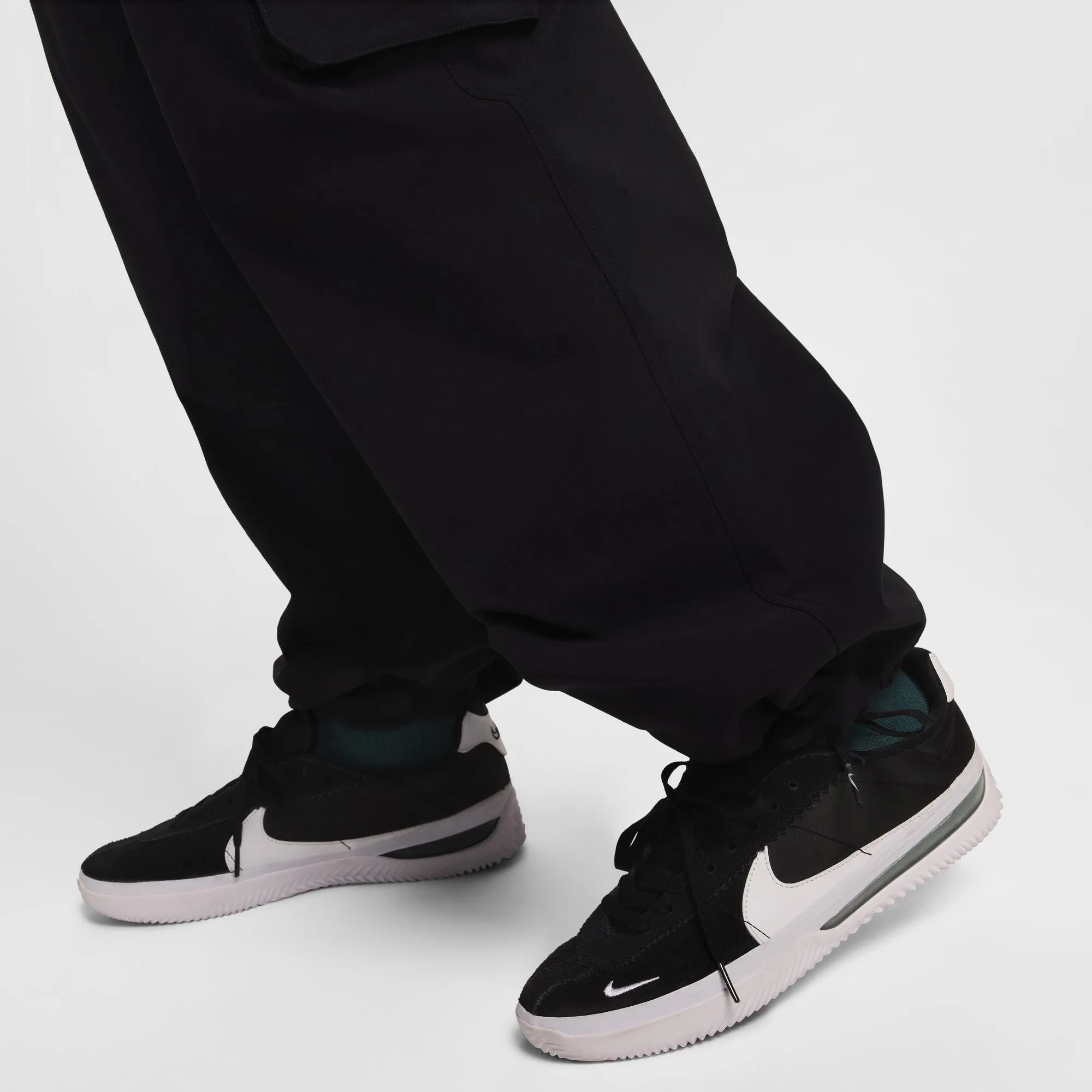 Nike SB Kearny Cargo Skate Pants Black/White