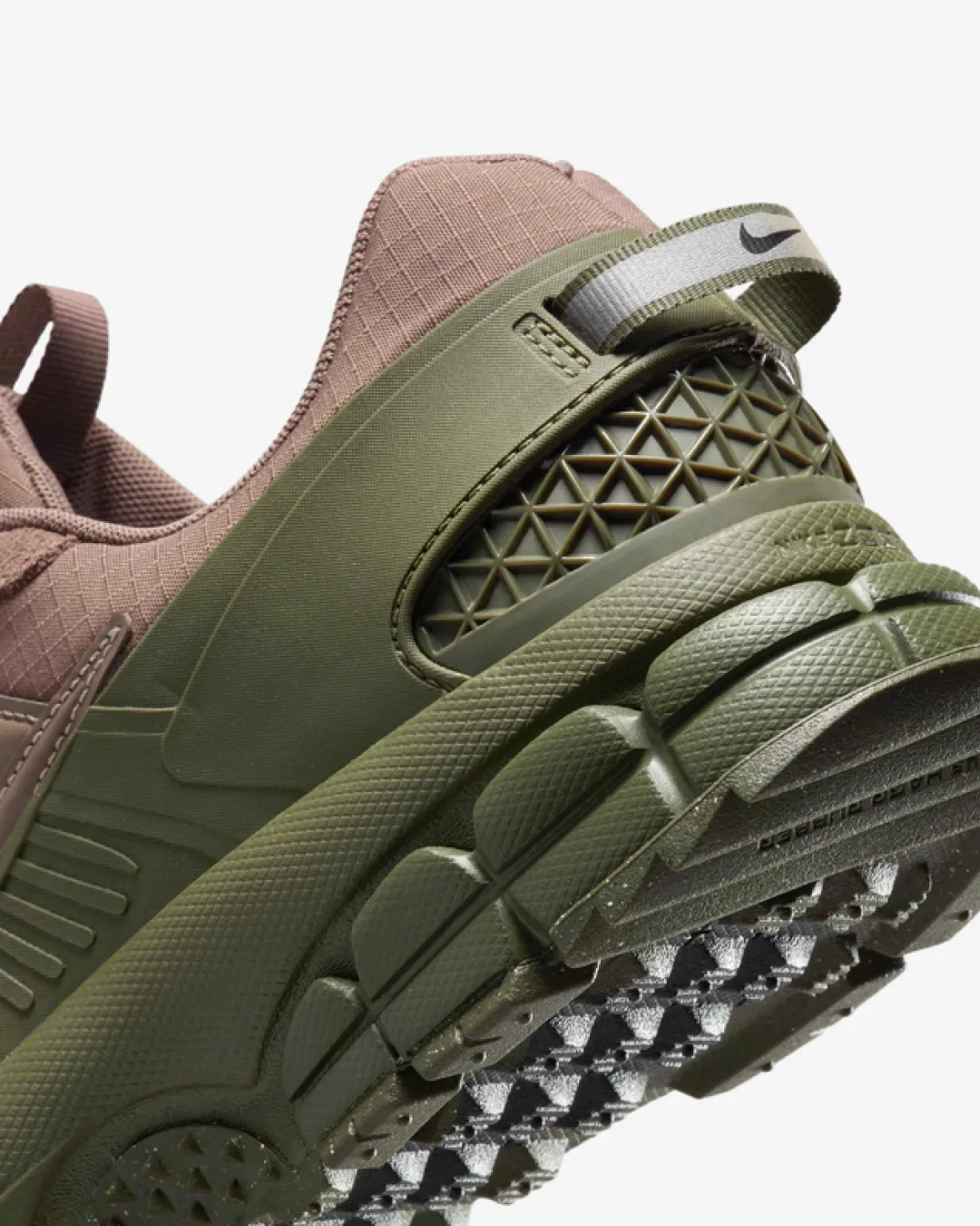 Nike Zoom Vomero 5 Roam 'Brown' Sneakers