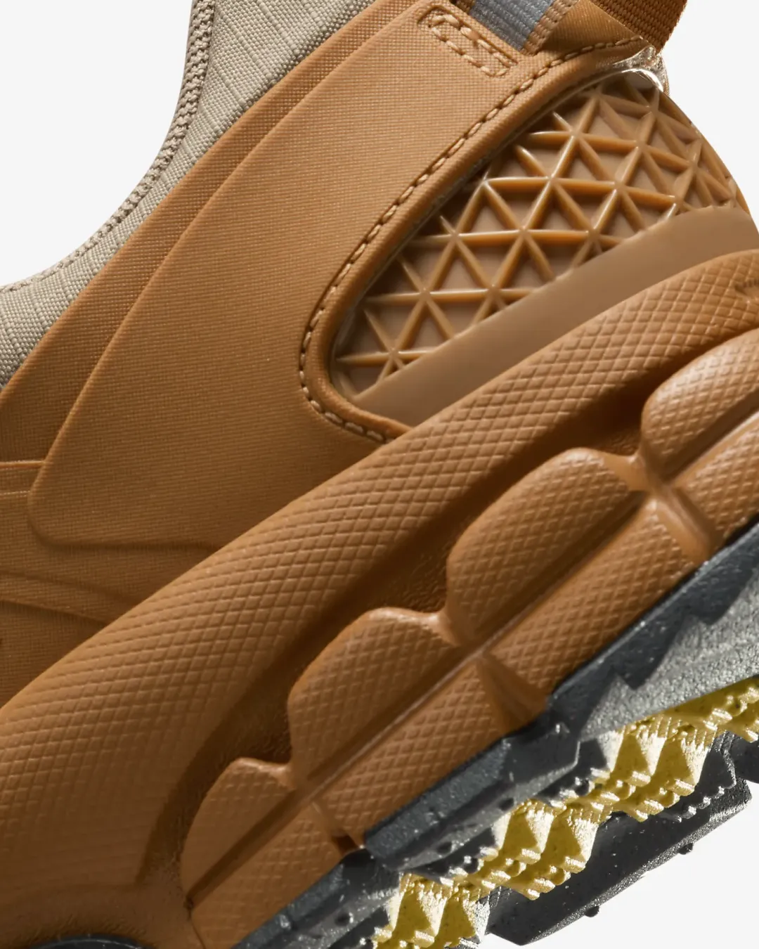 Nike Zoom Vomero 5 Roam Winterized Sneakers