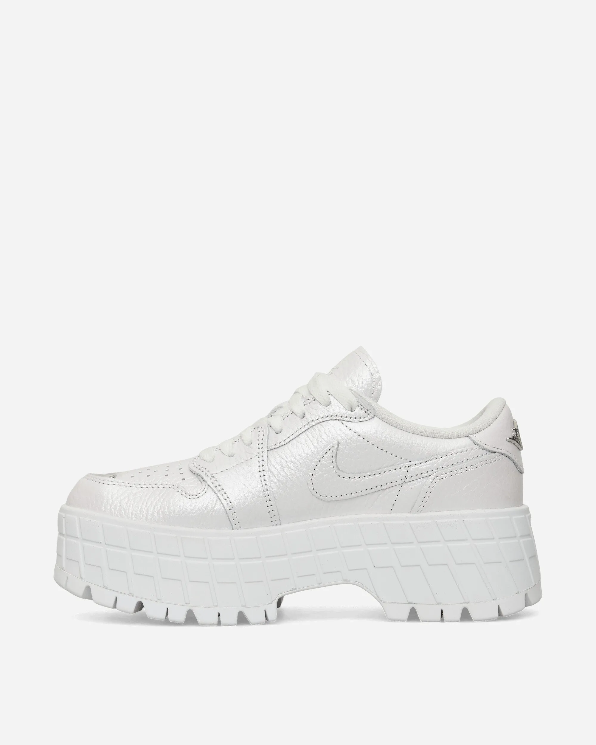 Women's Air Jordan 1 Brooklyn Low Sneakers White / Metallic Silver